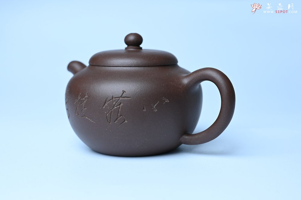 紫砂壶图片：毛国强入室弟子黄云初 特好老紫泥心无挂碍莲子壶 名家何水法书法 刘世涛伯陶刻 - 全手工紫砂壶网