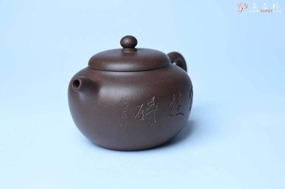 紫砂壶图片：毛国强入室弟子黄云初 特好老紫泥心无挂碍莲子壶 名家何水法书法 刘世涛伯陶刻 - 全手工紫砂壶网