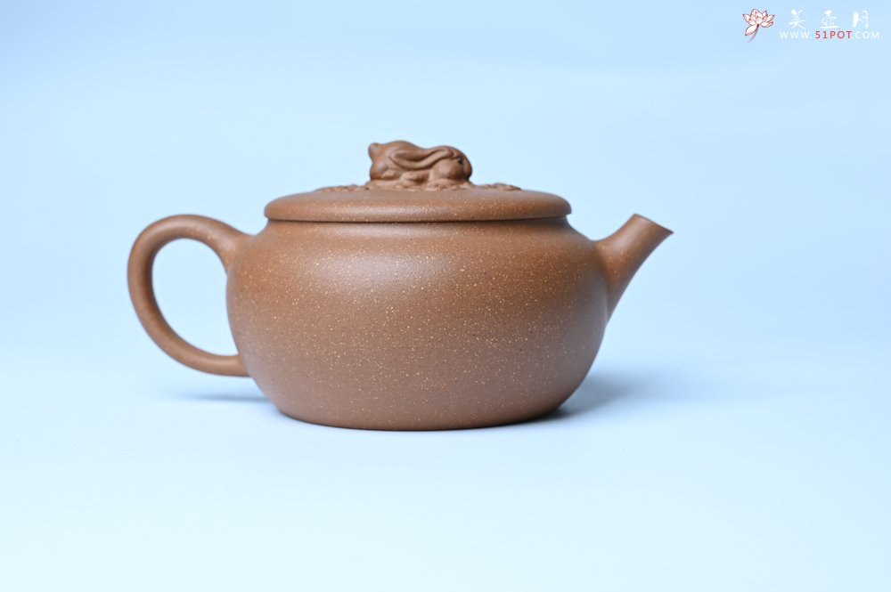 紫砂壶图片：美壶特惠 优质降坡泥花鸟听兔壶 茶人醉爱 - 全手工紫砂壶网