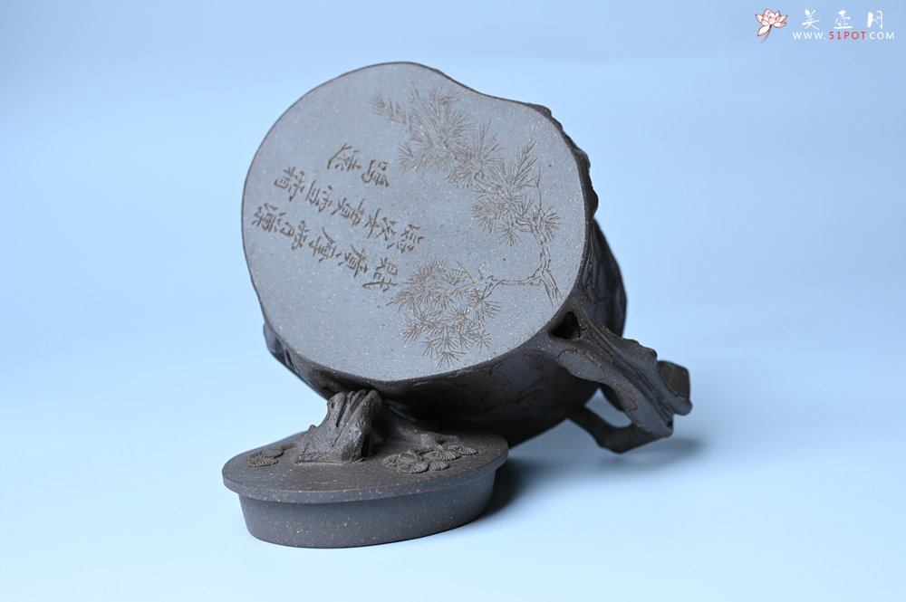 紫砂壶图片：美壶特惠 精致青段泥全松皮 全手工松桩壶 肌理丰富 特文气 - 全手工紫砂壶网