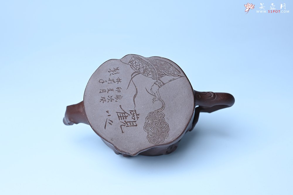 紫砂壶图片：美壶特惠 精致老紫泥佛手壶 肌理生动 底部刻佛手祥云特文气 - 全手工紫砂壶网
