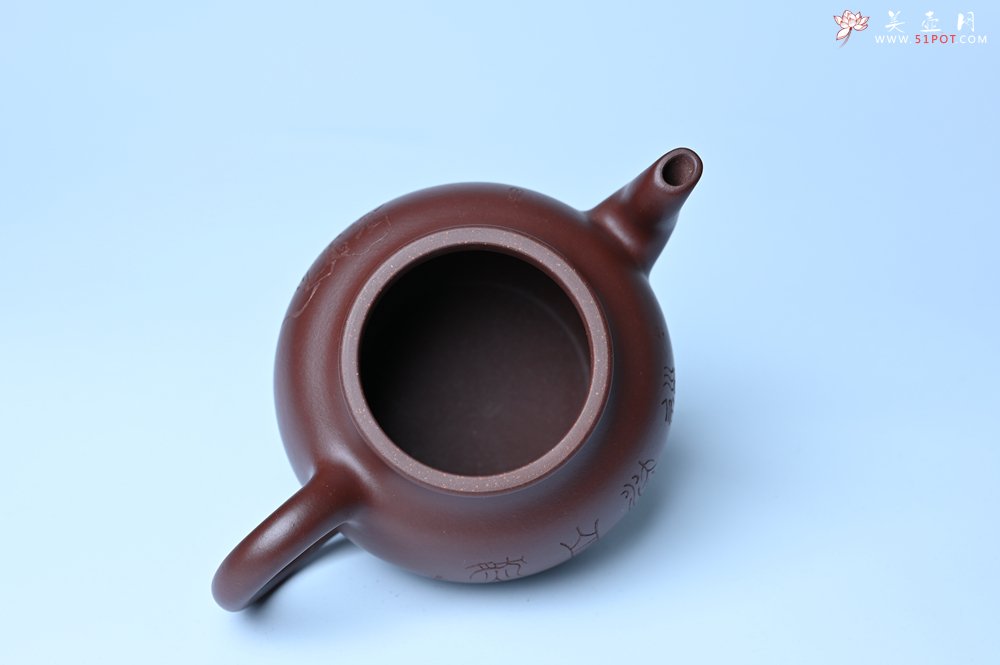紫砂壶图片：油润黄龙山4号深井红皮龙 全手工高灯壶 文气装饰人物 道法自然 - 全手工紫砂壶网