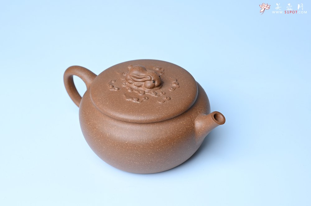 紫砂壶图片：美壶特惠 优质降坡泥花鸟听兔壶 茶人醉爱 - 全手工紫砂壶网