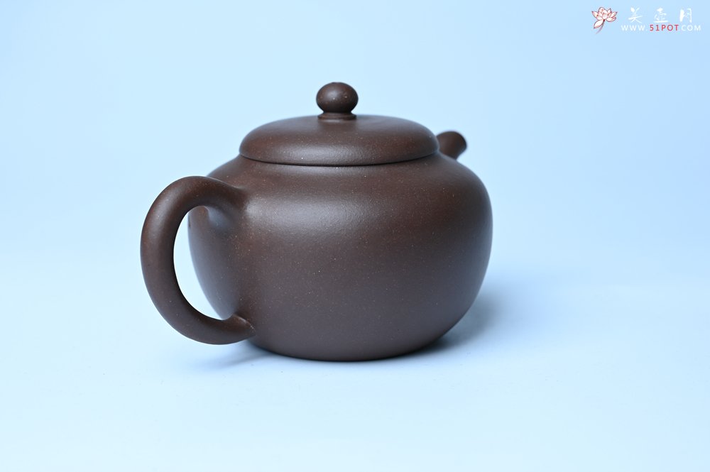 紫砂壶图片：毛国强入室弟子黄云初 特好老紫泥心无挂碍莲子壶 名家何水法书法 刘世涛伯陶刻 - 全手工紫砂壶网