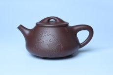 紫砂壶图片：油润底曹青 全手工景舟小石瓢 装饰人物 特文气 - 全手工紫砂壶网
