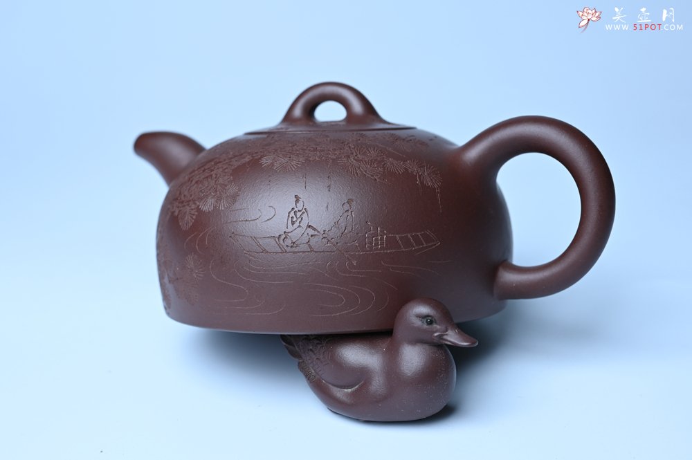 紫砂壶图片：油润底槽清 卡盖难度相当大 全手工半月紫砂壶  君臣一梦,今古空名 但远山长,云山乱,晓山青 - 全手工紫砂壶网