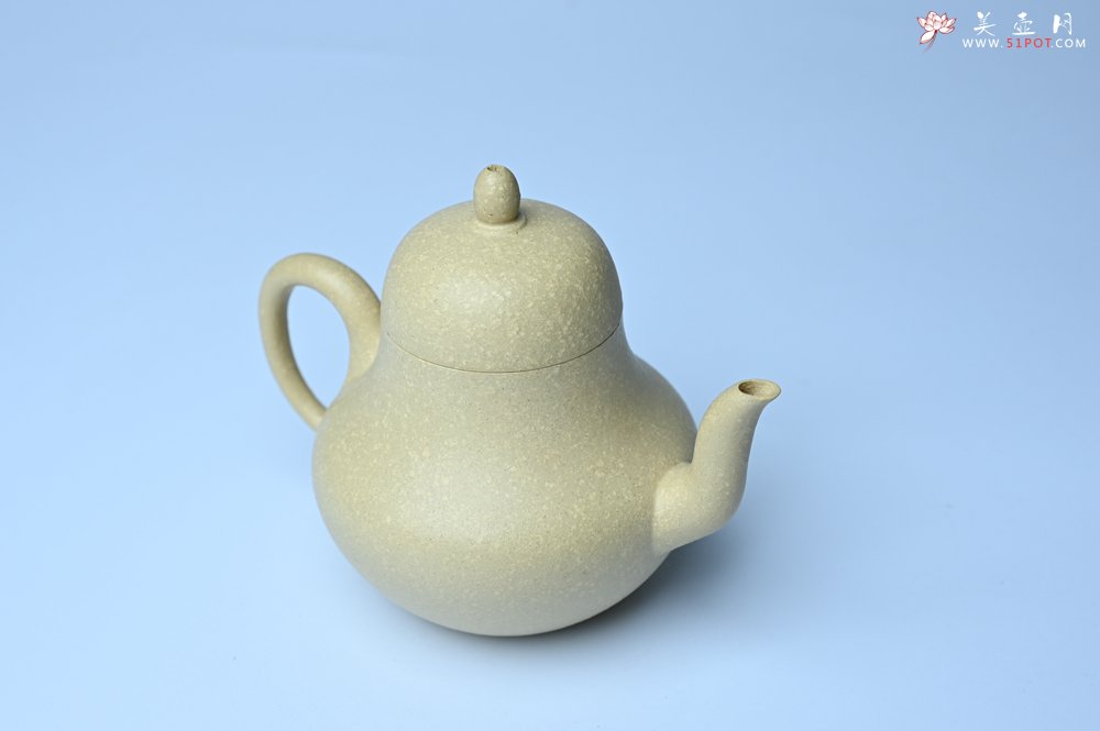 紫砂壶图片：美壶特惠 纯净本绿梨形壶 茶人醉爱 - 全手工紫砂壶网