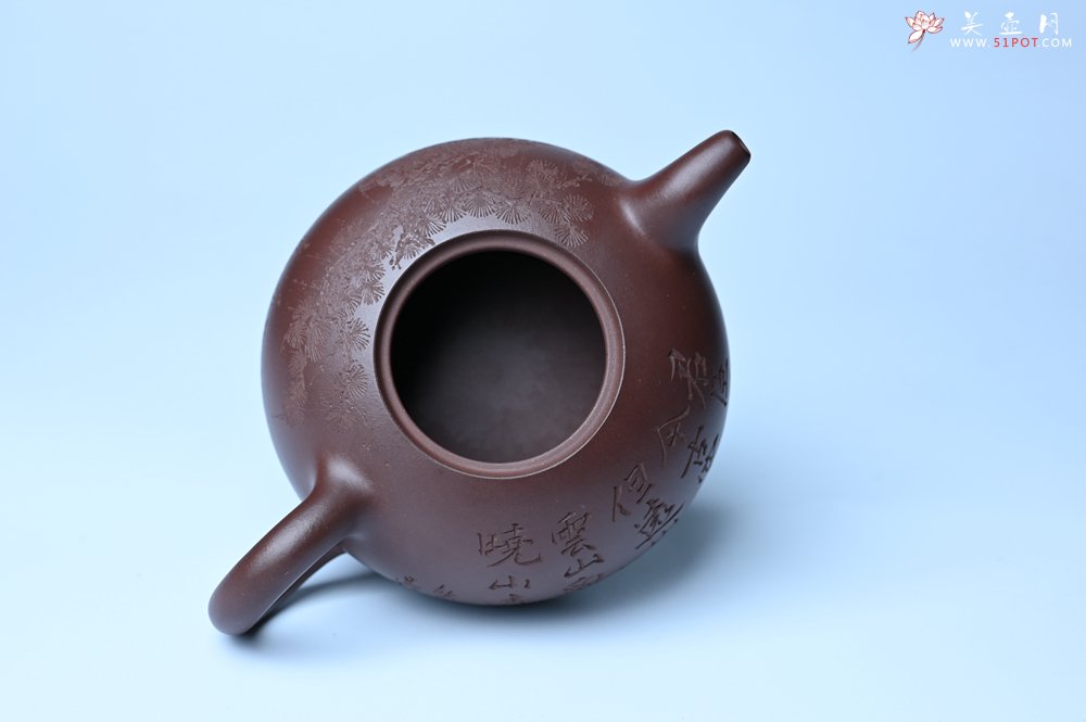 紫砂壶图片：油润底槽清 卡盖难度相当大 全手工半月紫砂壶  君臣一梦,今古空名 但远山长,云山乱,晓山青 - 全手工紫砂壶网