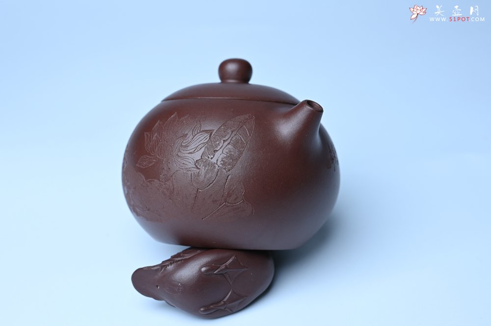 紫砂壶图片：油润底曹青 全手工西施茶壶 玉洁冰清 接天莲叶无穷碧 映日荷花别样红 - 全手工紫砂壶网