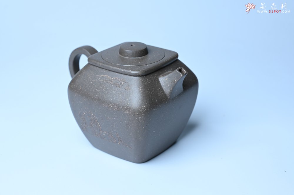 紫砂壶图片：美壶特惠 精致青灰段泥混方巨轮壶 茶壶 无事竹间坐 有情化外游 - 全手工紫砂壶网