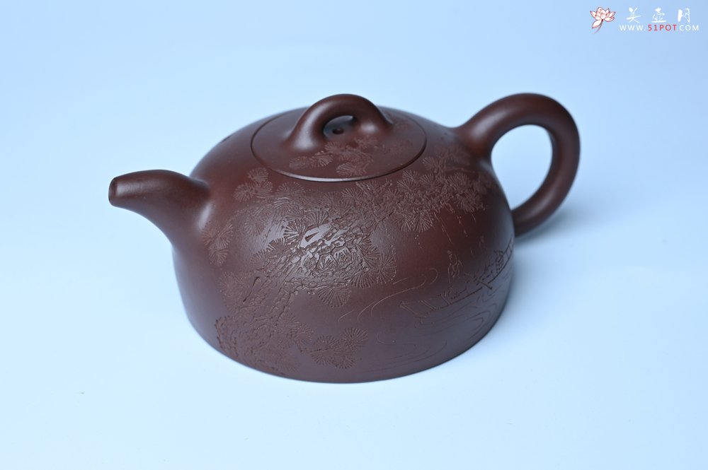 紫砂壶图片：油润底槽清 卡盖难度相当大 全手工半月紫砂壶  君臣一梦,今古空名 但远山长,云山乱,晓山青 - 全手工紫砂壶网