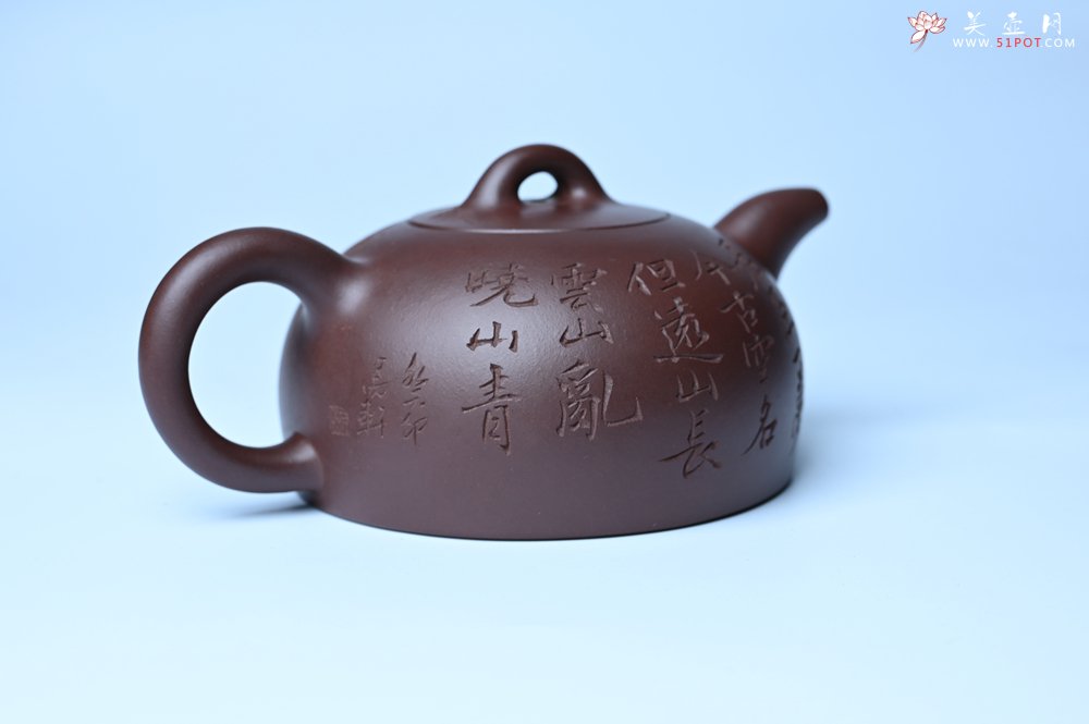 紫砂壶图片：油润底槽清 卡盖难度相当大 全手工半月紫砂壶  君臣一梦,今古空名 但远山长,云山乱,晓山青 - 全手工紫砂壶网