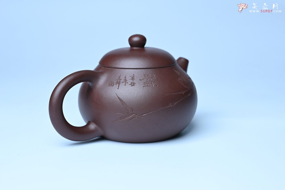 紫砂壶图片：油润底曹青 全手工文旦茶壶 细写茶经煮香雪 闲趣图 特文气 期待与亲结缘 - 全手工紫砂壶网