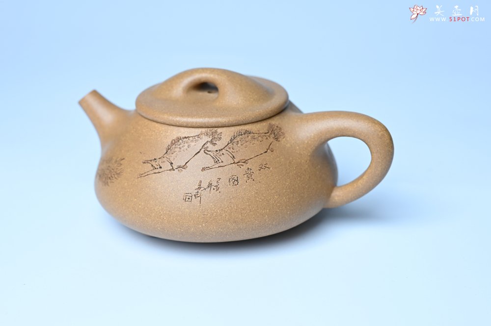 紫砂壶图片：潜力股周小培全手工老黄段泥（家藏老料 油润无比 识者自知）景舟石瓢 装饰鳜鱼图 双贵图 寓意富贵如意 - 全手工紫砂壶网