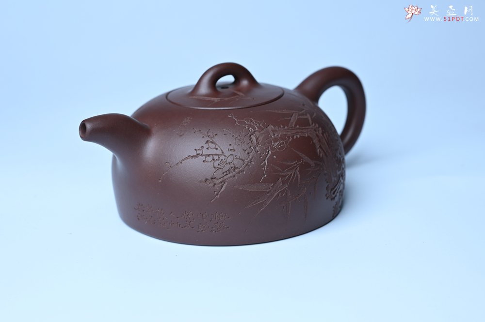 紫砂壶图片：潜力股周小培老师 油润底槽清 卡盖难度相当大 全手工半月紫砂壶 花间渴想相如露,竹不闲参陆羽经 - 全手工紫砂壶网