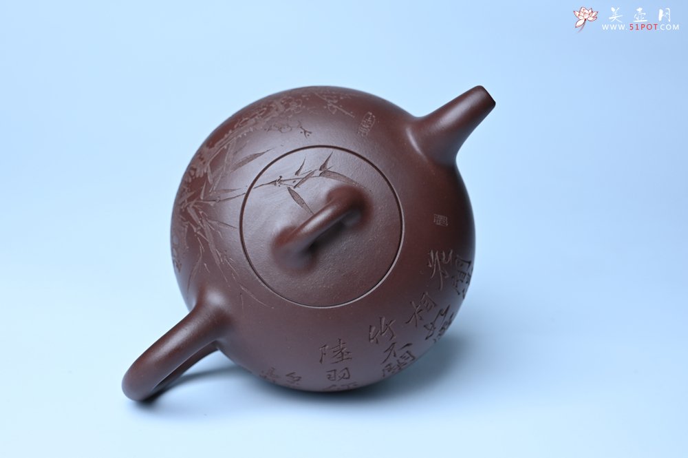紫砂壶图片：潜力股周小培老师 油润底槽清 卡盖难度相当大 全手工半月紫砂壶 花间渴想相如露,竹不闲参陆羽经 - 全手工紫砂壶网