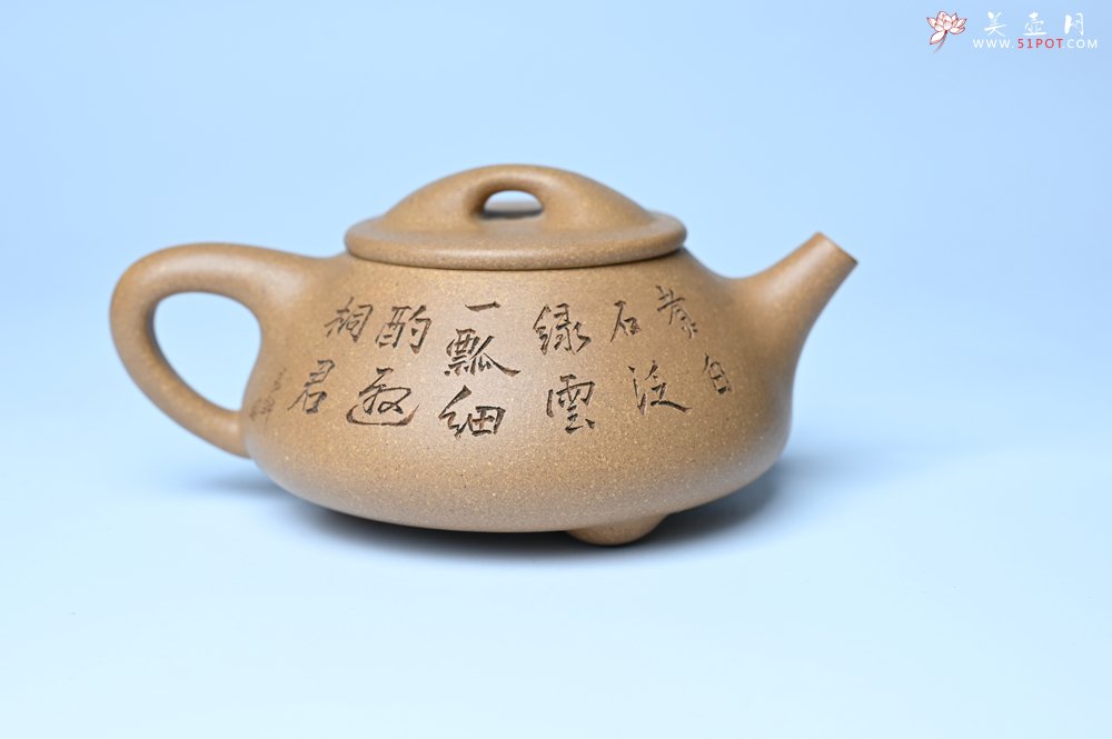 紫砂壶图片：潜力股周小培全手工老黄段泥（家藏老料 油润无比 识者自知）景舟石瓢 装饰鳜鱼图 双贵图 寓意富贵如意 - 全手工紫砂壶网