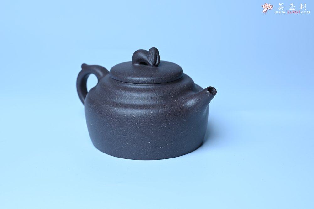 紫砂壶图片：美壶特惠 精品青灰泥玉兔紫砂壶 茶人醉爱 - 全手工紫砂壶网