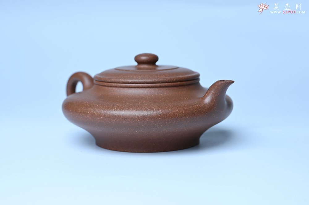 紫砂壶图片：潜力股周小培 特好文革老紫泥 全手工虚扁壶 难度大 好壶期待与您结缘 - 全手工紫砂壶网