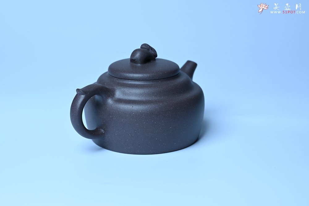 紫砂壶图片：美壶特惠 精品青灰泥玉兔紫砂壶 茶人醉爱 - 全手工紫砂壶网