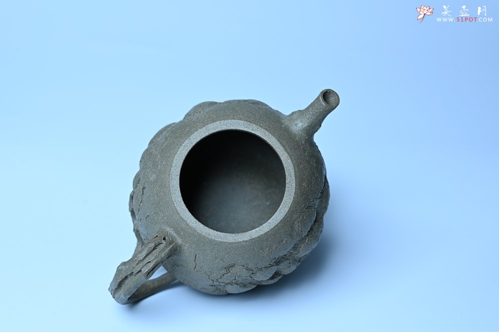 紫砂壶图片：美壶特惠 特好老青段泥云松供春壶 茶人醉爱 - 全手工紫砂壶网