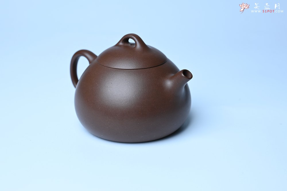 紫砂壶图片：美壶特惠 特好老紫泥小半月 茶人醉爱 - 全手工紫砂壶网