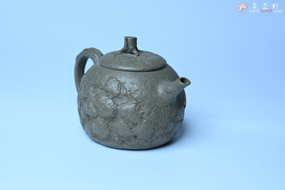 紫砂壶图片：美壶特惠 特好老青段泥云松供春壶 茶人醉爱 - 全手工紫砂壶网