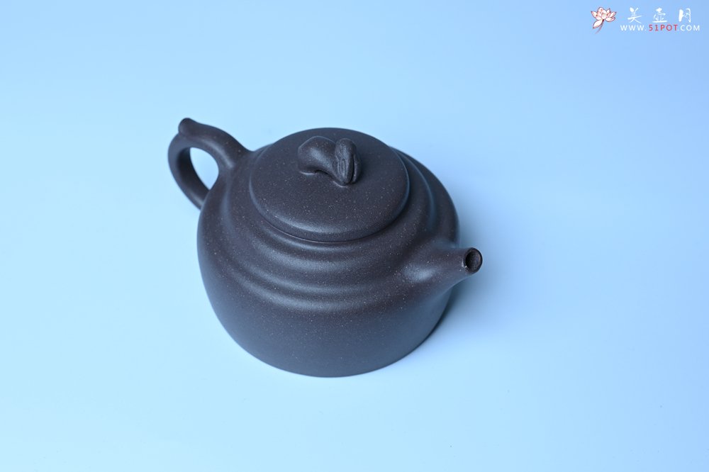紫砂壶图片：美壶特惠 精品青灰泥玉兔紫砂壶 茶人醉爱 - 全手工紫砂壶网
