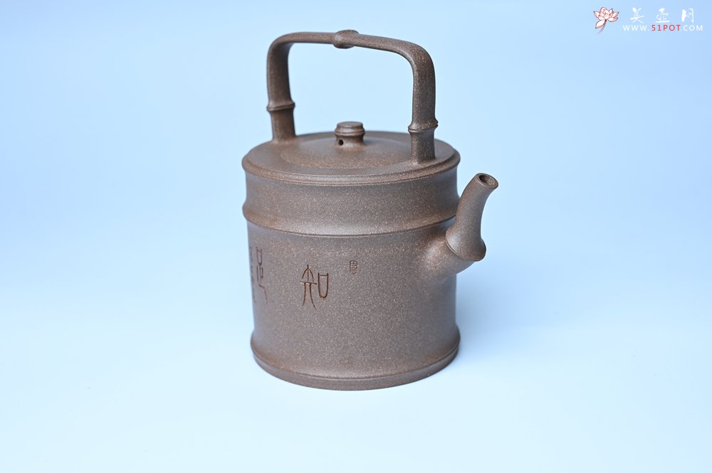 紫砂壶图片：美壶特惠 特好老段泥 精工知（知了）足（竹子）提梁 挺拔秀雅 - 全手工紫砂壶网