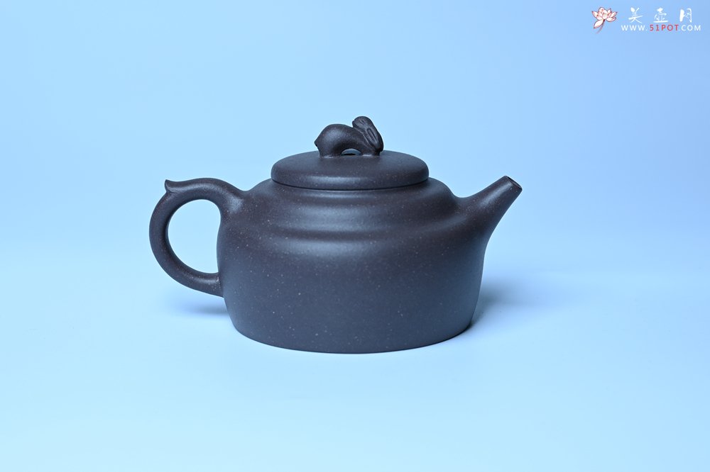 紫砂壶图片：美壶特惠 精品青灰泥玉兔紫砂壶 茶人醉爱 - 全手工紫砂壶网