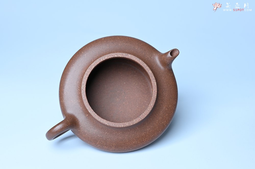 紫砂壶图片：潜力股周小培 特好文革老紫泥 全手工虚扁壶 难度大 好壶期待与您结缘 - 全手工紫砂壶网