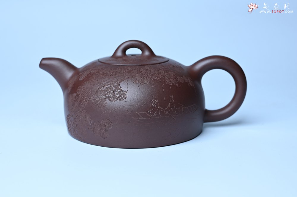 紫砂壶图片：油润底槽清 卡盖难度相当大 全手工半月紫砂壶  君臣一梦,今古空名 但远山长,云山乱,晓山青 - 全手工紫砂壶网