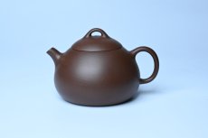 紫砂壶图片：美壶特惠 特好老紫泥小半月 茶人醉爱 - 全手工紫砂壶网