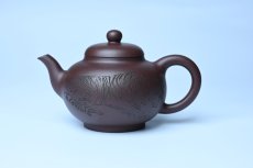 紫砂壶图片：油润黄龙山底槽青 全手工熹微壶 文气装饰 虎啸山林 期待与您结缘 - 全手工紫砂壶网
