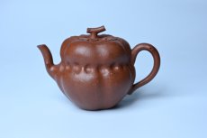 紫砂壶图片：美壶特惠 特好降坡泥 柿柿如意紫砂壶 肌理丰富生动 - 全手工紫砂壶网