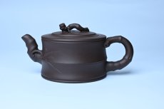 紫砂壶图片：美壶特惠 精致老紫泥可心竹段壶 茶人醉爱 - 全手工紫砂壶网