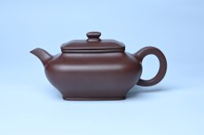 紫砂壶图片：油润老紫泥全手工精工小四方虚扁壶 - 全手工紫砂壶网