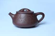 紫砂壶图片：实力派周斌 优质底槽青全手工精工满瓢壶  范小君徒杨志超装饰七骏图 - 全手工紫砂壶网