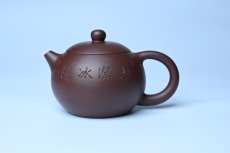 紫砂壶图片：油润底曹青 全手工西施茶壶 玉洁冰清 接天莲叶无穷碧 映日荷花别样红 - 全手工紫砂壶网