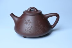 紫砂壶图片：潜力股周小培 特好全手工底槽清子冶石瓢 助工装饰 一片冰心在玉壶 特文气 - 全手工紫砂壶网