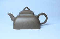 紫砂壶图片：实力派张海艳全手工蟹壳老青段泥精工弧菱壶 - 全手工紫砂壶网