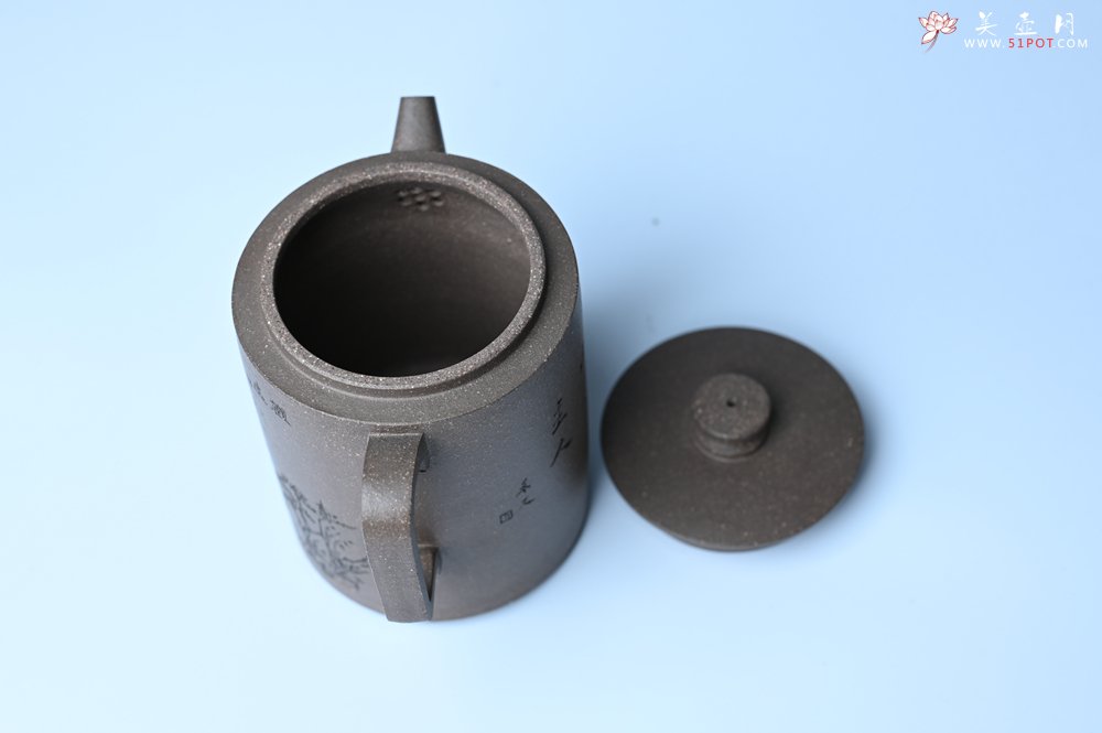 紫砂壶图片：美壶特惠 蠡墅大水潭深井老天青泥 精致圆础壶 装饰山水 茶人醉爱 - 全手工紫砂壶网