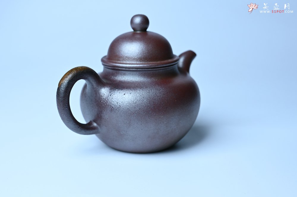 紫砂壶图片：美壶特惠 精致柴烧青灰泥掇球壶 茶人醉爱 - 全手工紫砂壶网