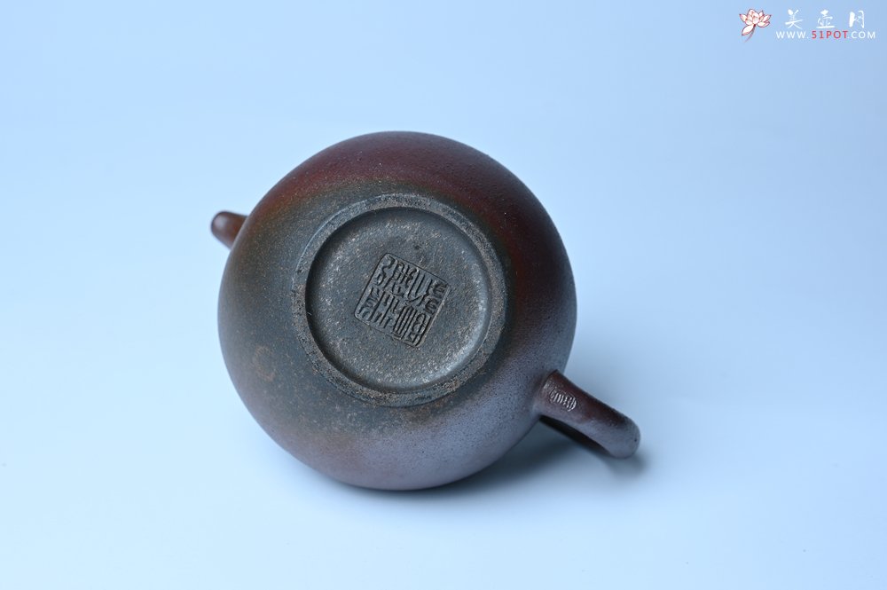 紫砂壶图片：美壶特惠 精致柴烧青灰泥掇球壶 茶人醉爱 - 全手工紫砂壶网