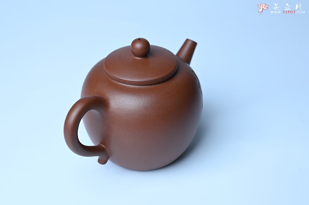 紫砂壶图片：毛国强入室弟子黄云初 特好老紫泥清莲壶 何水法书法清白 刘世涛伯陶刻 - 全手工紫砂壶网