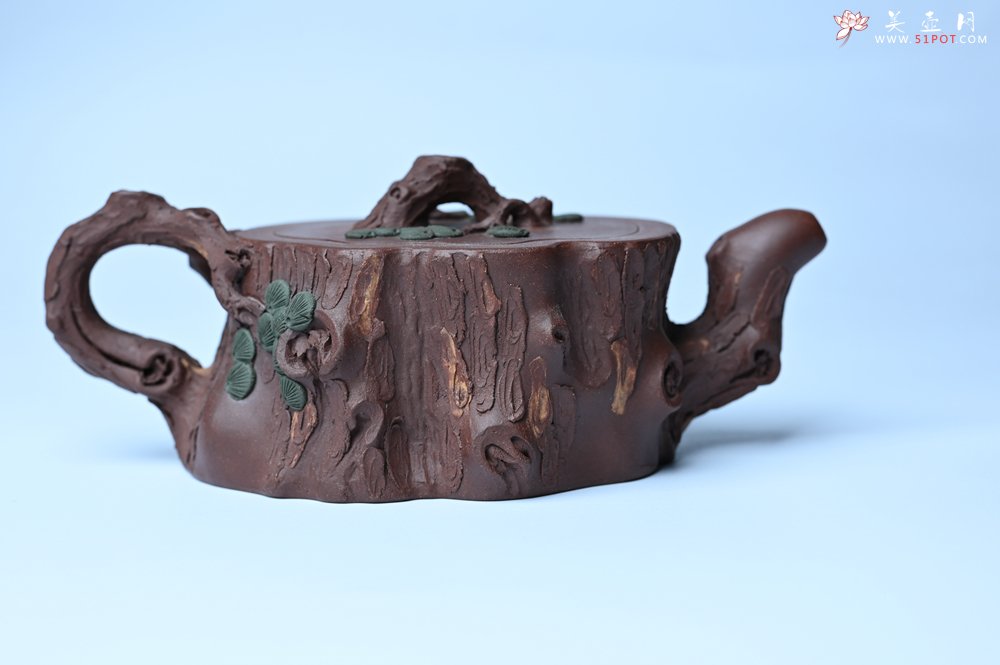 紫砂壶图片：实力派国工奚亮 全手工双色松桩壶 此壶灵动刻画描绘松桩之形 - 全手工紫砂壶网