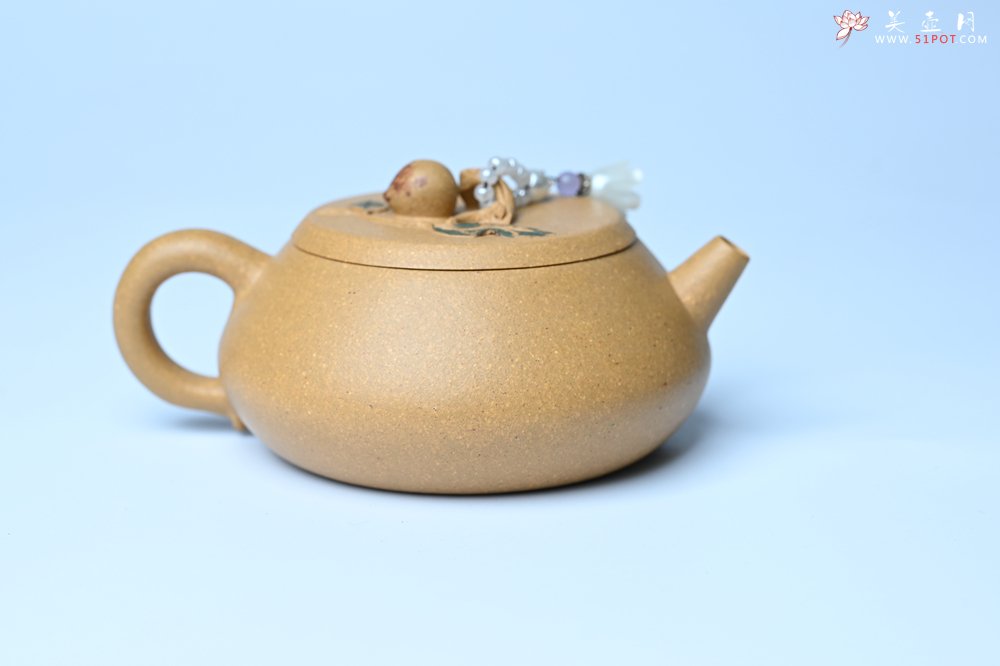 紫砂壶图片：美壶特惠 特好黄龙山段泥香桃壶 桃和叶特灵动 仿生佳作 - 全手工紫砂壶网