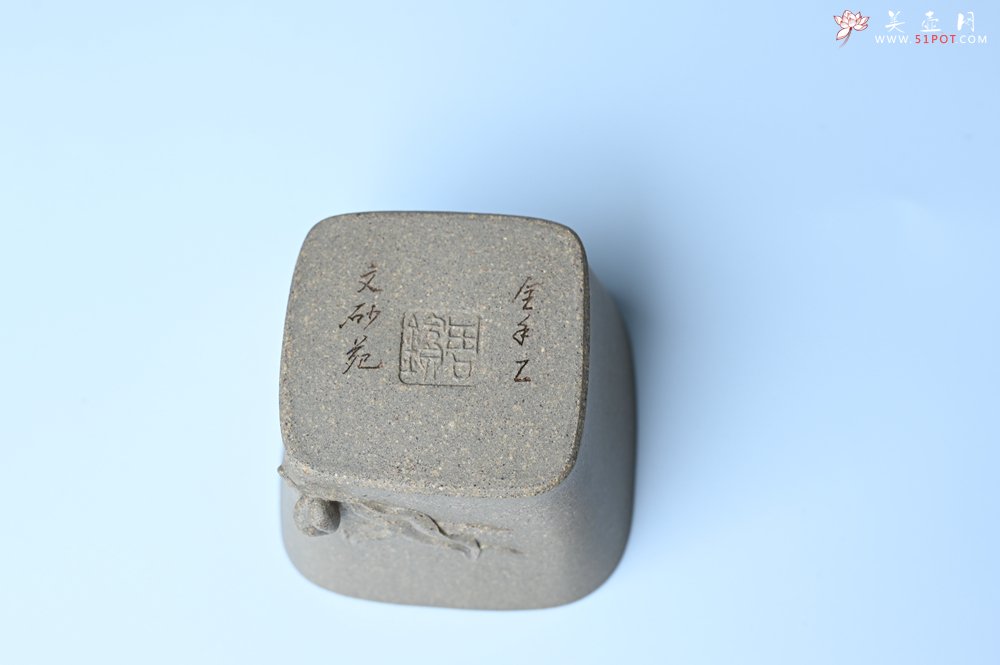 紫砂壶图片：实力派国工周斌（周镔） 采用8000块一捆的特好青段 全手工四方寿桃主人杯 观桃杯 - 全手工紫砂壶网