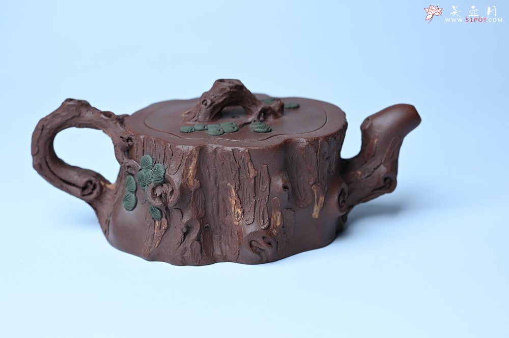 紫砂壶图片：实力派国工奚亮 全手工双色松桩壶 此壶灵动刻画描绘松桩之形 - 全手工紫砂壶网