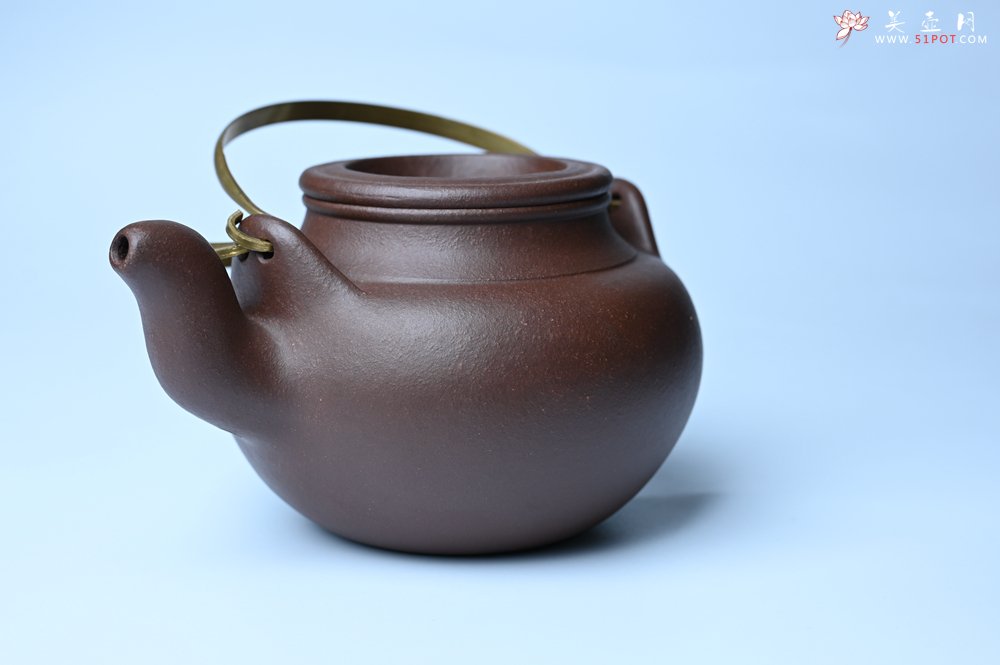 紫砂壶图片：美壶特惠 手工手制精致老紫泥提梁壶 茶人醉爱 - 全手工紫砂壶网